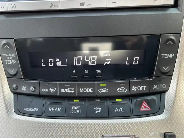 トヨタ ヴェルファイア 2．4Z ゴールデンアイズⅡ 大阪府 2014(平26)年 4.3万km ブラック トヨタセーフティセンス/・クルーズコントロール/・クリアランスソナー/純正ナビ/・Bluetooth/フルセグTV/CD/DVD/ラジオ/主要装備/・バックカメラ/・横滑り防止装置/・両側パワースライドドア/・パワーバックドア/・サンルーフ/・100V電源/・合皮シート/・オットマン/・ステアリングスイッチ/・nanoe/・自動防眩ルームミラー/・ダブルサイド+カーテンエアバック/・ETC