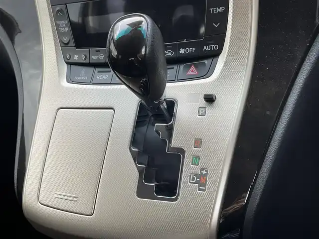 トヨタ ヴェルファイア 2．4Z ゴールデンアイズⅡ 大阪府 2014(平26)年 4.3万km ブラック トヨタセーフティセンス/・クルーズコントロール/・クリアランスソナー/純正ナビ/・Bluetooth/フルセグTV/CD/DVD/ラジオ/主要装備/・バックカメラ/・横滑り防止装置/・両側パワースライドドア/・パワーバックドア/・サンルーフ/・100V電源/・合皮シート/・オットマン/・ステアリングスイッチ/・nanoe/・自動防眩ルームミラー/・ダブルサイド+カーテンエアバック/・ETC