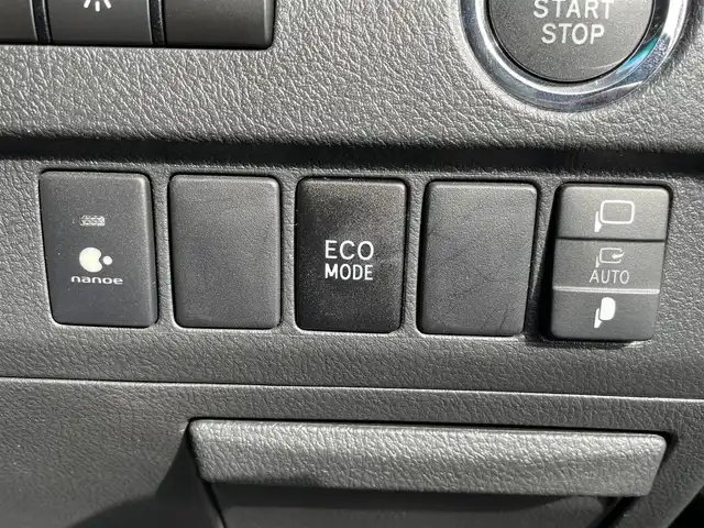 トヨタ ヴェルファイア 2．4Z ゴールデンアイズⅡ 大阪府 2014(平26)年 4.3万km ブラック トヨタセーフティセンス/・クルーズコントロール/・クリアランスソナー/純正ナビ/・Bluetooth/フルセグTV/CD/DVD/ラジオ/主要装備/・バックカメラ/・横滑り防止装置/・両側パワースライドドア/・パワーバックドア/・サンルーフ/・100V電源/・合皮シート/・オットマン/・ステアリングスイッチ/・nanoe/・自動防眩ルームミラー/・ダブルサイド+カーテンエアバック/・ETC