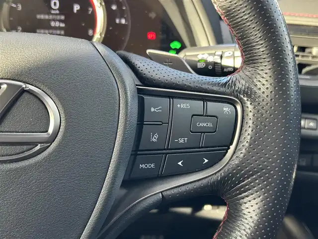 レクサス ＵＸ 250h Fスポーツ 島根県 2019(平31)年 5.4万km ホワイトノーヴァガラスフレーク 登録時走行距離53573km/メーカーナビ/Bluetooth/AM/FM/CD/DVD/フルセグテレビ/ムーンルーフ/革シート(赤色)/全周囲カメラ/ETC2.0/ドライブレコーダー/レーダークルーズコントロール/レーンキープアシスト/横滑り防止装置/衝突被害軽減ブレーキ/前後コーナーセンサー/ASC/BSM/RCTA/前席シートヒーター/ハンドルヒーター/前席パワーシート/シートメモリー/電動パーキング/ホールドブレーキ/オートライト/オートハイビーム/LEDヘッドライト/フォグランプ/パドルシフト/禁煙車