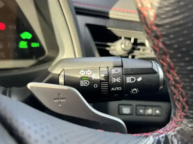 レクサス ＵＸ 250h Fスポーツ 島根県 2019(平31)年 5.4万km ホワイトノーヴァガラスフレーク 登録時走行距離53573km/メーカーナビ/Bluetooth/AM/FM/CD/DVD/フルセグテレビ/ムーンルーフ/革シート(赤色)/全周囲カメラ/ETC2.0/ドライブレコーダー/レーダークルーズコントロール/レーンキープアシスト/横滑り防止装置/衝突被害軽減ブレーキ/前後コーナーセンサー/ASC/BSM/RCTA/前席シートヒーター/ハンドルヒーター/前席パワーシート/シートメモリー/電動パーキング/ホールドブレーキ/オートライト/オートハイビーム/LEDヘッドライト/フォグランプ/パドルシフト/禁煙車