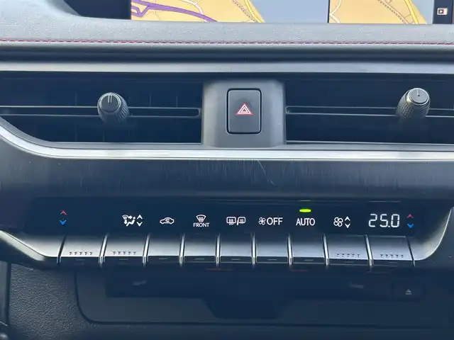 レクサス ＵＸ 250h Fスポーツ 島根県 2019(平31)年 5.4万km ホワイトノーヴァガラスフレーク 登録時走行距離53573km/メーカーナビ/Bluetooth/AM/FM/CD/DVD/フルセグテレビ/ムーンルーフ/革シート(赤色)/全周囲カメラ/ETC2.0/ドライブレコーダー/レーダークルーズコントロール/レーンキープアシスト/横滑り防止装置/衝突被害軽減ブレーキ/前後コーナーセンサー/ASC/BSM/RCTA/前席シートヒーター/ハンドルヒーター/前席パワーシート/シートメモリー/電動パーキング/ホールドブレーキ/オートライト/オートハイビーム/LEDヘッドライト/フォグランプ/パドルシフト/禁煙車