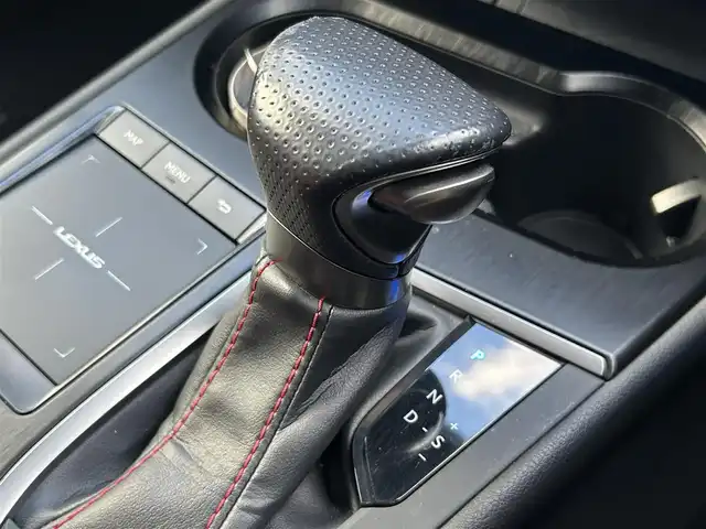 レクサス ＵＸ 250h Fスポーツ 島根県 2019(平31)年 5.4万km ホワイトノーヴァガラスフレーク 登録時走行距離53573km/メーカーナビ/Bluetooth/AM/FM/CD/DVD/フルセグテレビ/ムーンルーフ/革シート(赤色)/全周囲カメラ/ETC2.0/ドライブレコーダー/レーダークルーズコントロール/レーンキープアシスト/横滑り防止装置/衝突被害軽減ブレーキ/前後コーナーセンサー/ASC/BSM/RCTA/前席シートヒーター/ハンドルヒーター/前席パワーシート/シートメモリー/電動パーキング/ホールドブレーキ/オートライト/オートハイビーム/LEDヘッドライト/フォグランプ/パドルシフト/禁煙車