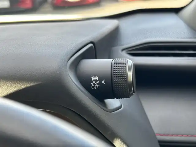 レクサス ＵＸ 250h Fスポーツ 島根県 2019(平31)年 5.4万km ホワイトノーヴァガラスフレーク 登録時走行距離53573km/メーカーナビ/Bluetooth/AM/FM/CD/DVD/フルセグテレビ/ムーンルーフ/革シート(赤色)/全周囲カメラ/ETC2.0/ドライブレコーダー/レーダークルーズコントロール/レーンキープアシスト/横滑り防止装置/衝突被害軽減ブレーキ/前後コーナーセンサー/ASC/BSM/RCTA/前席シートヒーター/ハンドルヒーター/前席パワーシート/シートメモリー/電動パーキング/ホールドブレーキ/オートライト/オートハイビーム/LEDヘッドライト/フォグランプ/パドルシフト/禁煙車