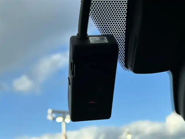 レクサス ＵＸ 250h Fスポーツ 島根県 2019(平31)年 5.4万km ホワイトノーヴァガラスフレーク 登録時走行距離53573km/メーカーナビ/Bluetooth/AM/FM/CD/DVD/フルセグテレビ/ムーンルーフ/革シート(赤色)/全周囲カメラ/ETC2.0/ドライブレコーダー/レーダークルーズコントロール/レーンキープアシスト/横滑り防止装置/衝突被害軽減ブレーキ/前後コーナーセンサー/ASC/BSM/RCTA/前席シートヒーター/ハンドルヒーター/前席パワーシート/シートメモリー/電動パーキング/ホールドブレーキ/オートライト/オートハイビーム/LEDヘッドライト/フォグランプ/パドルシフト/禁煙車