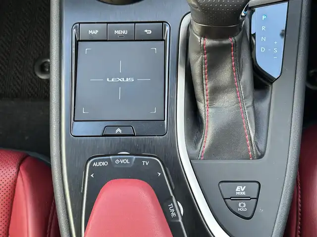 レクサス ＵＸ 250h Fスポーツ 島根県 2019(平31)年 5.4万km ホワイトノーヴァガラスフレーク 登録時走行距離53573km/メーカーナビ/Bluetooth/AM/FM/CD/DVD/フルセグテレビ/ムーンルーフ/革シート(赤色)/全周囲カメラ/ETC2.0/ドライブレコーダー/レーダークルーズコントロール/レーンキープアシスト/横滑り防止装置/衝突被害軽減ブレーキ/前後コーナーセンサー/ASC/BSM/RCTA/前席シートヒーター/ハンドルヒーター/前席パワーシート/シートメモリー/電動パーキング/ホールドブレーキ/オートライト/オートハイビーム/LEDヘッドライト/フォグランプ/パドルシフト/禁煙車