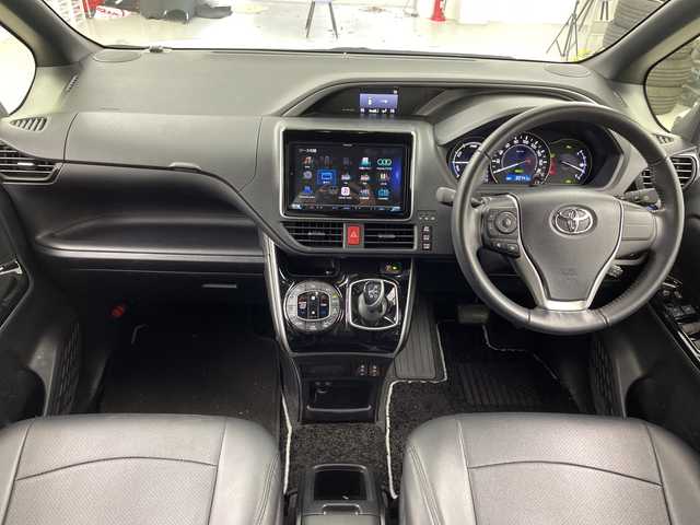 トヨタ ヴォクシー ハイブリッド ZS 煌Ⅲ 福島県 2020(令2)年 3.4万km ホワイトパールクリスタルシャイン /禁煙車//社外９型ナビ/CD・DVD・BT・MSV・フルセグTV//シートヒーター//両側パワースライドドア//前後ドライブレコーダー//トヨタセーフティセンス//クリアランスソナー//オートハイビーム//バックカメラ//クルーズコントロール//ＥＴＣ//ＬＥＤライト//革調シートカバー//ステアリングリモコン//純正アルミ付きサマータイヤ積込//取説・保証書