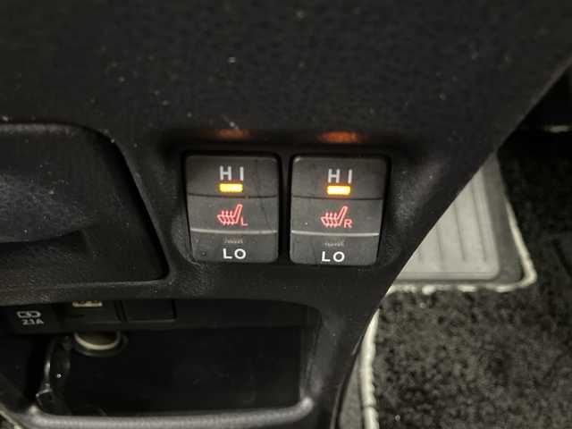 トヨタ ヴォクシー ハイブリッド ZS 煌Ⅲ 福島県 2020(令2)年 3.4万km ホワイトパールクリスタルシャイン /禁煙車//社外９型ナビ/CD・DVD・BT・MSV・フルセグTV//シートヒーター//両側パワースライドドア//前後ドライブレコーダー//トヨタセーフティセンス//クリアランスソナー//オートハイビーム//バックカメラ//クルーズコントロール//ＥＴＣ//ＬＥＤライト//革調シートカバー//ステアリングリモコン//純正アルミ付きサマータイヤ積込//取説・保証書