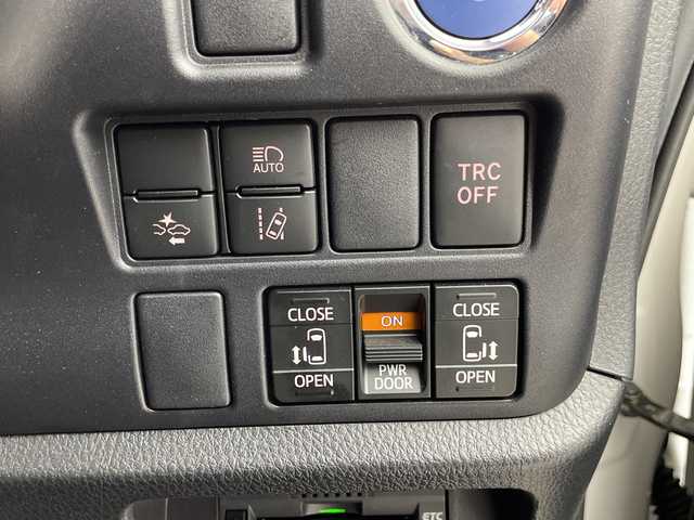 トヨタ ヴォクシー ハイブリッド ZS 煌Ⅲ 福島県 2020(令2)年 3.4万km ホワイトパールクリスタルシャイン /禁煙車//社外９型ナビ/CD・DVD・BT・MSV・フルセグTV//シートヒーター//両側パワースライドドア//前後ドライブレコーダー//トヨタセーフティセンス//クリアランスソナー//オートハイビーム//バックカメラ//クルーズコントロール//ＥＴＣ//ＬＥＤライト//革調シートカバー//ステアリングリモコン//純正アルミ付きサマータイヤ積込//取説・保証書