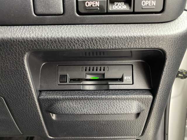 トヨタ ヴォクシー ハイブリッド ZS 煌Ⅲ 福島県 2020(令2)年 3.4万km ホワイトパールクリスタルシャイン /禁煙車//社外９型ナビ/CD・DVD・BT・MSV・フルセグTV//シートヒーター//両側パワースライドドア//前後ドライブレコーダー//トヨタセーフティセンス//クリアランスソナー//オートハイビーム//バックカメラ//クルーズコントロール//ＥＴＣ//ＬＥＤライト//革調シートカバー//ステアリングリモコン//純正アルミ付きサマータイヤ積込//取説・保証書