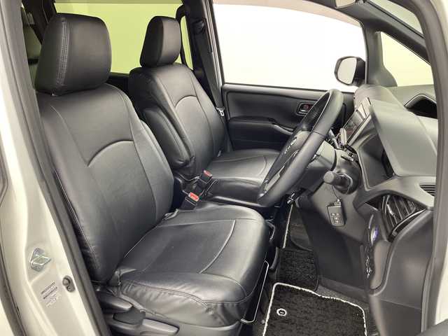 トヨタ ヴォクシー ハイブリッド ZS 煌Ⅲ 福島県 2020(令2)年 3.4万km ホワイトパールクリスタルシャイン /禁煙車//社外９型ナビ/CD・DVD・BT・MSV・フルセグTV//シートヒーター//両側パワースライドドア//前後ドライブレコーダー//トヨタセーフティセンス//クリアランスソナー//オートハイビーム//バックカメラ//クルーズコントロール//ＥＴＣ//ＬＥＤライト//革調シートカバー//ステアリングリモコン//純正アルミ付きサマータイヤ積込//取説・保証書