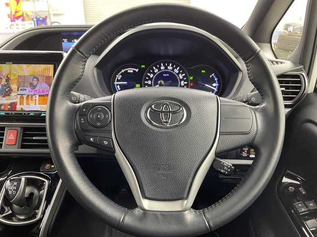 トヨタ ヴォクシー ハイブリッド ZS 煌Ⅲ 福島県 2020(令2)年 3.4万km ホワイトパールクリスタルシャイン /禁煙車//社外９型ナビ/CD・DVD・BT・MSV・フルセグTV//シートヒーター//両側パワースライドドア//前後ドライブレコーダー//トヨタセーフティセンス//クリアランスソナー//オートハイビーム//バックカメラ//クルーズコントロール//ＥＴＣ//ＬＥＤライト//革調シートカバー//ステアリングリモコン//純正アルミ付きサマータイヤ積込//取説・保証書