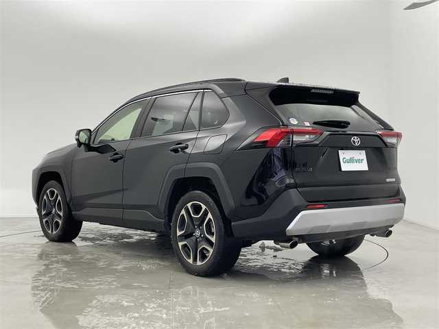 トヨタ ＲＡＶ４ アドベンチャー 大分県 2020(令2)年 5.2万km アティチュードブラックマイカ 4WD/TOYOTAセーフティセンス/・プリクラッシュセーフティ/・レーンディパーチャアラート/・レーダークルーズコントロール/・オートマチックハイビーム/純正9型ナビ　型式：NSZT-Y68T/・フルセグTV、DVD、AM/FM/・USB、BT対応、HDMI/ステアリングスイッチ/バックカメラ/ETC2.0/合皮シート/・D席パワーシート/電動パーキング/オートホールド機能/横滑り防止装置/電動格納ミラー/純正フロアマット/オートライト/LEDヘッドライト/フォグランプ/純正19インチアルミホイール/クリアランスソナー