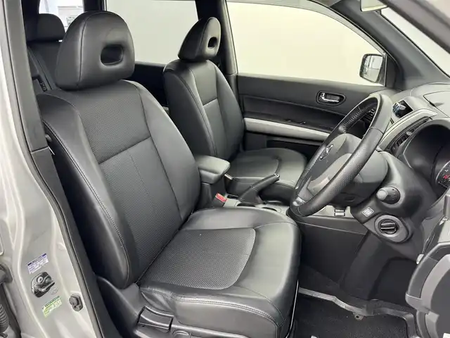 日産 エクストレイル 20GT S 福岡県 2014(平26)年 6.8万km ブリリアントシルバー 社外ナビ　（NR-MZ077）/ルーフキャリア　/ルーフレール　/社外ナビ（フルセグTV）/カプロンシート　/ダウンヒルアシスト　/スマートキー　/横滑り防止機能　/社外１６インチホイール（スタッドレスタイヤ）/純正フロアマット　/純正ドアバイザー/オールモード４×４－ｉシステム