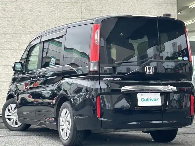 ホンダ ステップワゴン G 兵庫県 2015(平27)年 9万km クリスタルブラックパール 純正ナビ/純正フリップダウンモニター/(CD/DVD/BT/iPod/SD)/フルセグTV/バックカメラ/ETC/片側パワースライドドア/クルーズコントロール/黒革調シートカバー/電動格納ミラー/スマートキー/社外ドアバイザー/純正フロアマット