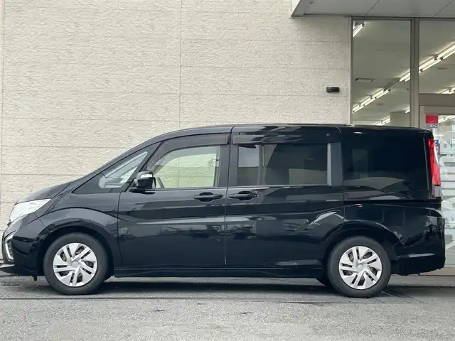 ホンダ ステップワゴン G 兵庫県 2015(平27)年 9万km クリスタルブラックパール 純正ナビ/純正フリップダウンモニター/(CD/DVD/BT/iPod/SD)/フルセグTV/バックカメラ/ETC/片側パワースライドドア/クルーズコントロール/黒革調シートカバー/電動格納ミラー/スマートキー/社外ドアバイザー/純正フロアマット