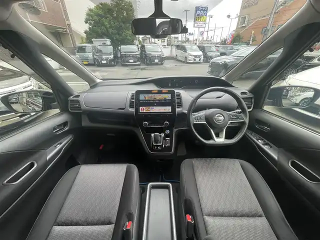 日産 セレナ e－パワー ハイウェイスター V 大阪府 2020(令2)年 4.6万km マルーンレッド プロパイロット/インテリジェントアラウンドビューモニター/インテリジェントパーキングアシスト/インテリジェントLI（車線逸脱防止支援システム）/インテリジェントDA（ふらつき警報）/踏み間違い衝突防止アシスト/標識検知機能/クルーズコントロール/SRSカーテンエアバックシステム＆サイドエアバックシステム（前席）/ブラインドスポット/快適パック/・スーパーUVカット断熱クリーンガラス/・パーソナルテーブル（セカンド・サード左右）/・カップホルダー12個/・USB電源ソケット（セカンド・サード各2個）/・セカンドシート超ロングスライド＋横スライド/・サードシートスライド/・シートバックフック8個/・シートバックポケット/ステアリングヒーター/革巻きステアリング/ステアリングスイッチ/ドライブレコーダー（フロント）/フルセグテレビ（CD・DVD・BT）/USB・HDMI・SDカード/ETC/両側パワースライドドア