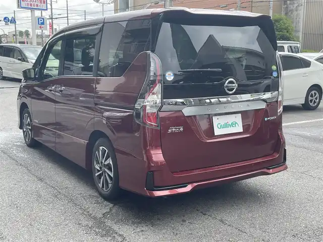 日産 セレナ e－パワー ハイウェイスター V 大阪府 2020(令2)年 4.6万km マルーンレッド プロパイロット/インテリジェントアラウンドビューモニター/インテリジェントパーキングアシスト/インテリジェントLI（車線逸脱防止支援システム）/インテリジェントDA（ふらつき警報）/踏み間違い衝突防止アシスト/標識検知機能/クルーズコントロール/SRSカーテンエアバックシステム＆サイドエアバックシステム（前席）/ブラインドスポット/快適パック/・スーパーUVカット断熱クリーンガラス/・パーソナルテーブル（セカンド・サード左右）/・カップホルダー12個/・USB電源ソケット（セカンド・サード各2個）/・セカンドシート超ロングスライド＋横スライド/・サードシートスライド/・シートバックフック8個/・シートバックポケット/ステアリングヒーター/革巻きステアリング/ステアリングスイッチ/ドライブレコーダー（フロント）/フルセグテレビ（CD・DVD・BT）/USB・HDMI・SDカード/ETC/両側パワースライドドア