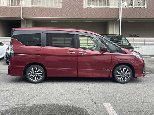 日産 セレナ e－パワー ハイウェイスター V 大阪府 2020(令2)年 4.6万km マルーンレッド プロパイロット/インテリジェントアラウンドビューモニター/インテリジェントパーキングアシスト/インテリジェントLI（車線逸脱防止支援システム）/インテリジェントDA（ふらつき警報）/踏み間違い衝突防止アシスト/標識検知機能/クルーズコントロール/SRSカーテンエアバックシステム＆サイドエアバックシステム（前席）/ブラインドスポット/快適パック/・スーパーUVカット断熱クリーンガラス/・パーソナルテーブル（セカンド・サード左右）/・カップホルダー12個/・USB電源ソケット（セカンド・サード各2個）/・セカンドシート超ロングスライド＋横スライド/・サードシートスライド/・シートバックフック8個/・シートバックポケット/ステアリングヒーター/革巻きステアリング/ステアリングスイッチ/ドライブレコーダー（フロント）/フルセグテレビ（CD・DVD・BT）/USB・HDMI・SDカード/ETC/両側パワースライドドア