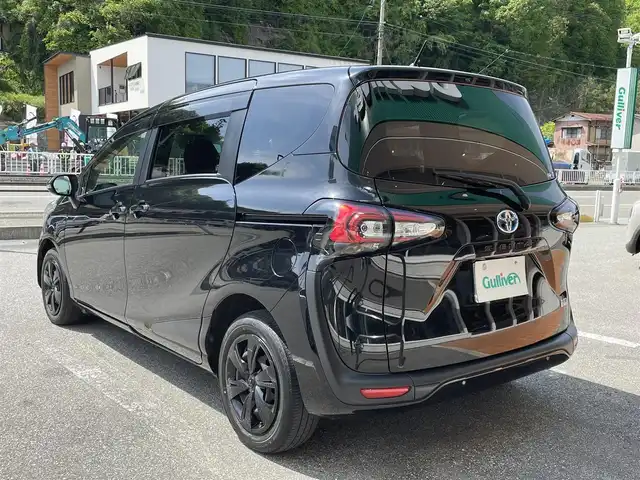 トヨタ シエンタ ハイブリッド G セーフティエディションⅡ 岐阜県 2022(令4)年 3万km ブラックマイカ /ワンオーナー//SDナビ/(フルセグテレビ.AM.FM.BT)//フリップダウンモニター//ステアリングヒーター//シートヒーター//バックカメラ//アイドリングストップ//クルーズコントロール//プッシュスタート//両側パワースライドドア//ETC//保証書//スペアキー