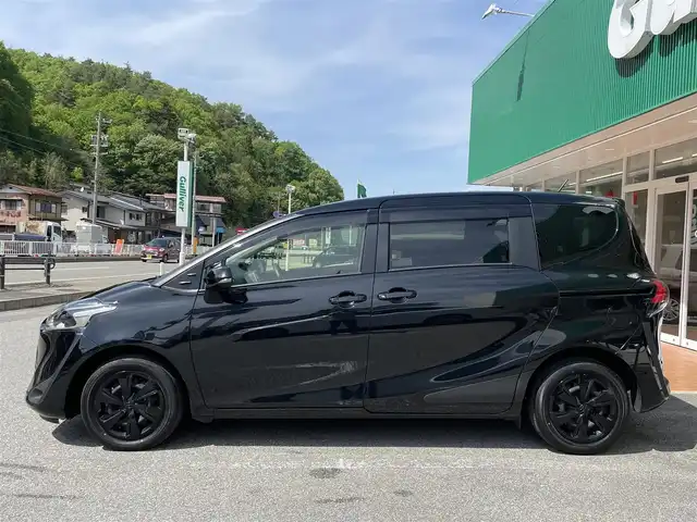 トヨタ シエンタ ハイブリッド G セーフティエディションⅡ 岐阜県 2022(令4)年 3万km ブラックマイカ /ワンオーナー//SDナビ/(フルセグテレビ.AM.FM.BT)//フリップダウンモニター//ステアリングヒーター//シートヒーター//バックカメラ//アイドリングストップ//クルーズコントロール//プッシュスタート//両側パワースライドドア//ETC//保証書//スペアキー