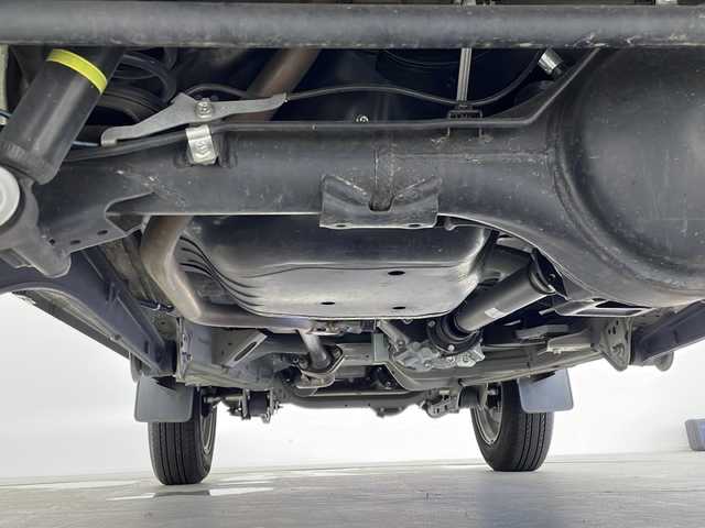 スズキ ジムニー XC 千葉県 2023(令5)年 1.8万km ジャングルグリーン ワンオーナー/4WD/スズキセーフティサポート/・デュアルセンサーブレーキサポート/・誤発進抑制機能/・ふらつき警報機能/・標識認識機能/・ハイビームアシスト/・先行車発進お知らせ機能/純正SDナビ/・型式：CN-RZ776W/・CD/DVD/Bluetooth/フルセグTV/バックカメラ/クルーズコントロール/LEDオートヘッドライト/ヘッドランプウォッシャー/シートヒーター/ヒーテッドドアミラー/ヒルディセントコントロール/純正16インチアルミホイール/純正フロアマット/ステアリングスイッチ/オートエアコン/アイドリングストップ/プッシュスタート/スマートキー/スペアキー1本/禁煙車
