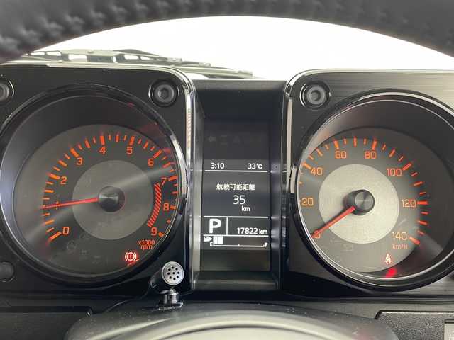 スズキ ジムニー XC 千葉県 2023(令5)年 1.8万km ジャングルグリーン ワンオーナー/4WD/スズキセーフティサポート/・デュアルセンサーブレーキサポート/・誤発進抑制機能/・ふらつき警報機能/・標識認識機能/・ハイビームアシスト/・先行車発進お知らせ機能/純正SDナビ/・型式：CN-RZ776W/・CD/DVD/Bluetooth/フルセグTV/バックカメラ/クルーズコントロール/LEDオートヘッドライト/ヘッドランプウォッシャー/シートヒーター/ヒーテッドドアミラー/ヒルディセントコントロール/純正16インチアルミホイール/純正フロアマット/ステアリングスイッチ/オートエアコン/アイドリングストップ/プッシュスタート/スマートキー/スペアキー1本/禁煙車