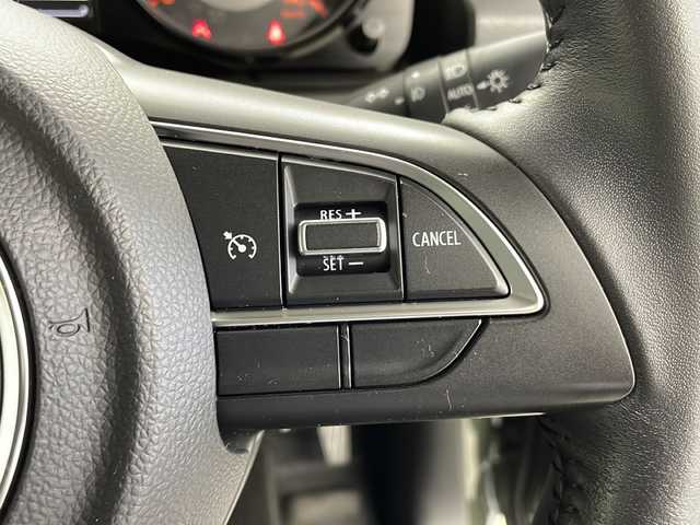スズキ ジムニー XC 千葉県 2023(令5)年 1.8万km ジャングルグリーン ワンオーナー/4WD/スズキセーフティサポート/・デュアルセンサーブレーキサポート/・誤発進抑制機能/・ふらつき警報機能/・標識認識機能/・ハイビームアシスト/・先行車発進お知らせ機能/純正SDナビ/・型式：CN-RZ776W/・CD/DVD/Bluetooth/フルセグTV/バックカメラ/クルーズコントロール/LEDオートヘッドライト/ヘッドランプウォッシャー/シートヒーター/ヒーテッドドアミラー/ヒルディセントコントロール/純正16インチアルミホイール/純正フロアマット/ステアリングスイッチ/オートエアコン/アイドリングストップ/プッシュスタート/スマートキー/スペアキー1本/禁煙車
