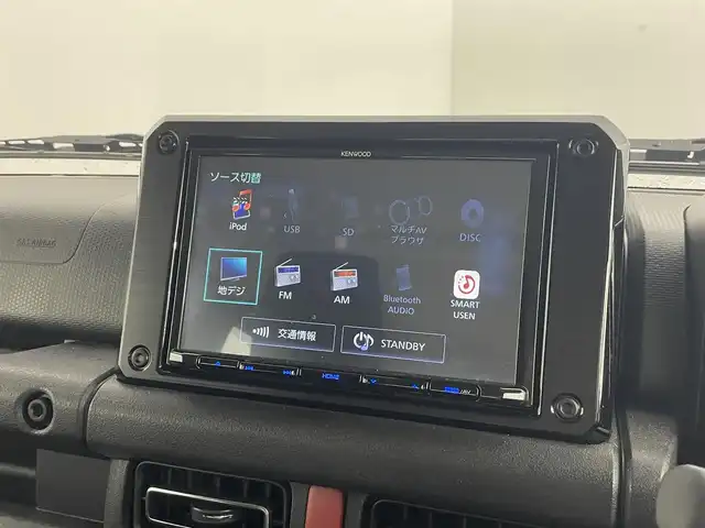 スズキ ジムニー シエラ JC 道央・札幌 2024(令6)年 0.4万km 緑 ・４WD/・寒冷地仕様/・社外メモリナビ/　BT／CD／DVD／SD／iPod／USB／フルセグ/・バックカメラ/・社外前方ドライブレコーダー/・純正ビルトインETC/・スズキセーフティサポート/・衝突軽減ブレーキ/・横滑り防止/・レーンキープアシスト/・ダウンヒルアシストコントロール/・前席シートヒーター/・純正サマー15インチAW/・純正フロアマット/・LEDヘッドライト/・オートライト/・プッシュスタート/・スマートキー/・スペアキー/・取扱説明書