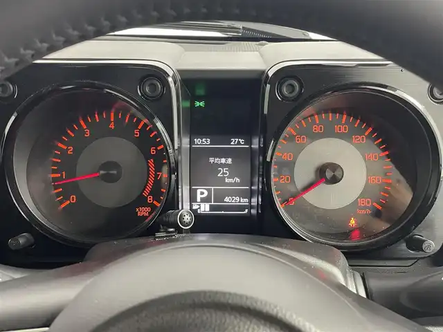 スズキ ジムニー シエラ JC 道央・札幌 2024(令6)年 0.4万km 緑 ・４WD/・寒冷地仕様/・社外メモリナビ/　BT／CD／DVD／SD／iPod／USB／フルセグ/・バックカメラ/・社外前方ドライブレコーダー/・純正ビルトインETC/・スズキセーフティサポート/・衝突軽減ブレーキ/・横滑り防止/・レーンキープアシスト/・ダウンヒルアシストコントロール/・前席シートヒーター/・純正サマー15インチAW/・純正フロアマット/・LEDヘッドライト/・オートライト/・プッシュスタート/・スマートキー/・スペアキー/・取扱説明書