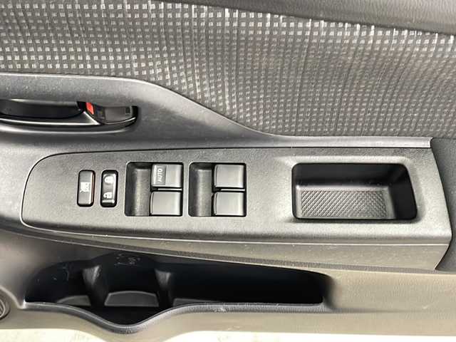 トヨタ ヴィッツ F 秋田県 2018(平30)年 5.2万km グレーメタリック 4WD/社外オーディオ [DEH-380]/(CD/AM/FM/AUX)/リモコンキー/ワイパーデアイサー/フォグランプ/電動格納ミラー/ドアバイザー/フロアマット/スペアキー/横滑り防止装置/ABS