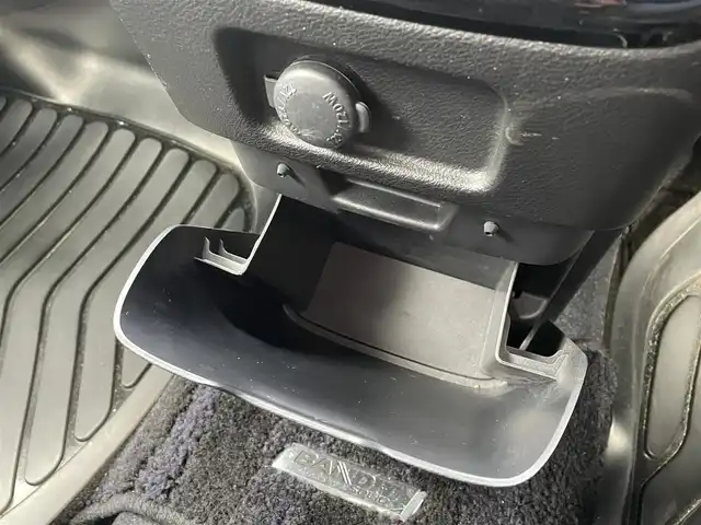 スズキ ソリオ バンディット HV MV Dカメラ ブレーキS 栃木県 2017(平29)年 13.3万km ピュアホワイトP (株)IDOMが運営する【じしゃロン宇都宮店】の自社ローン専用車両になります。こちらは現金またはオートローンご利用時の価格です。自社ローンご希望の方は別途その旨お申付け下さい/純正ナビ　/全方位カメラ　/衝突被害軽減装置　/両側パワースライドドア　/フルセグ　/BT接続　/ビルトインETC　/シートヒーター　/プッシュスタート　/スペアキー　/純正アルミホイール　/LEDオートヘッドライト