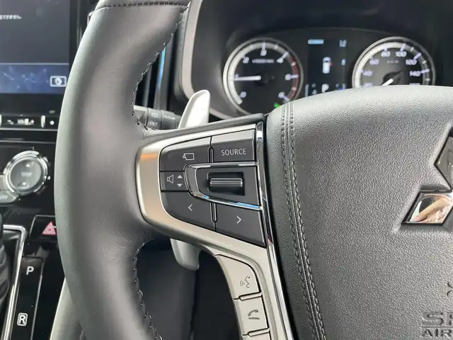 三菱 デリカＤ：５ P 福島県 2023(令5)年 0.1千km ブラックダイヤモンド 純正10.1型ナビ/【Bluetooth/CD/DVD/フルセグTV/HDMI】/マルチアラウンドモニター/ドライブレコーダー（SDなし）/ETC/電動サイドステップ/シートヒーター/ハンドルヒーター/e-アシスト/・衝突被害軽減ブレーキシステム/・車線逸脱警報システム/・レーダークルーズコントロールシステム/・オートマチックハイビーム/・誤発進抑制機能/・後側方車両検知警報システム/・後退時交差車両検知警報システム/両側パワースライドドア/革調シートカバー/LEDライト/パドルシフト/オートホールド/電動パーキングブレーキ/スマートキー