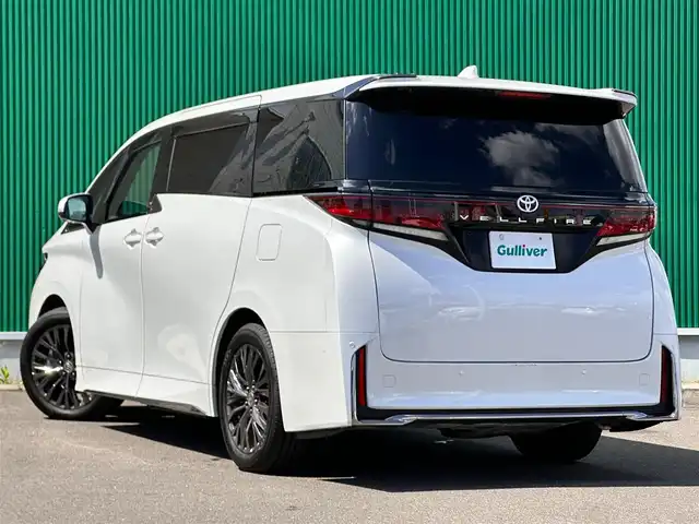 トヨタ ヴェルファイア Z プレミア 宮城県 2024(令6)年 0.9万km プラチナホワイトパールマイカ デジタルインナーミラー/ユニバーサルステップ/＝＝＝/左右独立ムーンルーフ/トヨタチームメイト/・アドバンストパーク/・パーキングサポートブレーキ（周辺静止物）/・アドバンストドライブ/・緊急時操舵支援/・フロントクロストラフィックアラート/・レーンチェンジアシスト/・ドライバーモニターカメラ/セーフティセンス/・プリクラッシュセーフティ/・レーントレーシングアシスト/・全車速追従機能付レーダークルーズコントロール/・アダプティブハイビームシステム/・ロードサインアシスト/・ドライバー異常時対応システム/・プロアクティブドライビングアシスト/・発進遅れ告知機能/BSM/パーキングサポートブレーキ/13インチフリップダウンモニター/14インチディスプレイオーディオ/・車載ナビ/・地デジTV/・USB/HDMI/・ETC2.0/床下透過表示機能付パノラミックビューモニター/ヘッドアップディスプレイ/両側パワースライドドア/パワーバックドア/本革シート/シートヒーター/ベンチレーション/ステアヒーター