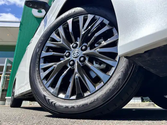 トヨタ ヴェルファイア Z プレミア 宮城県 2024(令6)年 0.9万km プラチナホワイトパールマイカ デジタルインナーミラー/ユニバーサルステップ/＝＝＝/左右独立ムーンルーフ/トヨタチームメイト/・アドバンストパーク/・パーキングサポートブレーキ（周辺静止物）/・アドバンストドライブ/・緊急時操舵支援/・フロントクロストラフィックアラート/・レーンチェンジアシスト/・ドライバーモニターカメラ/セーフティセンス/・プリクラッシュセーフティ/・レーントレーシングアシスト/・全車速追従機能付レーダークルーズコントロール/・アダプティブハイビームシステム/・ロードサインアシスト/・ドライバー異常時対応システム/・プロアクティブドライビングアシスト/・発進遅れ告知機能/BSM/パーキングサポートブレーキ/13インチフリップダウンモニター/14インチディスプレイオーディオ/・車載ナビ/・地デジTV/・USB/HDMI/・ETC2.0/床下透過表示機能付パノラミックビューモニター/ヘッドアップディスプレイ/両側パワースライドドア/パワーバックドア/本革シート/シートヒーター/ベンチレーション/ステアヒーター
