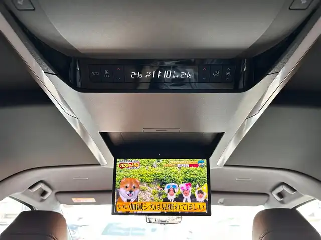 トヨタ ヴェルファイア Z プレミア 宮城県 2024(令6)年 0.9万km プラチナホワイトパールマイカ デジタルインナーミラー/ユニバーサルステップ/＝＝＝/左右独立ムーンルーフ/トヨタチームメイト/・アドバンストパーク/・パーキングサポートブレーキ（周辺静止物）/・アドバンストドライブ/・緊急時操舵支援/・フロントクロストラフィックアラート/・レーンチェンジアシスト/・ドライバーモニターカメラ/セーフティセンス/・プリクラッシュセーフティ/・レーントレーシングアシスト/・全車速追従機能付レーダークルーズコントロール/・アダプティブハイビームシステム/・ロードサインアシスト/・ドライバー異常時対応システム/・プロアクティブドライビングアシスト/・発進遅れ告知機能/BSM/パーキングサポートブレーキ/13インチフリップダウンモニター/14インチディスプレイオーディオ/・車載ナビ/・地デジTV/・USB/HDMI/・ETC2.0/床下透過表示機能付パノラミックビューモニター/ヘッドアップディスプレイ/両側パワースライドドア/パワーバックドア/本革シート/シートヒーター/ベンチレーション/ステアヒーター