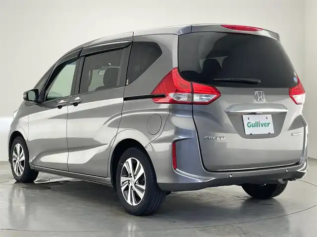 ホンダ フリード ハイブリット G ホンダセンシング 愛知県 2021(令3)年 5.5万km スーパープラチナグレーメタリック 社外８型ナビ　社外後席モニター　禁煙　黒ハーフレザー　ＨＤＭＩ　両側パワスラ　ＥＴＣ　シートヒーター　ホンダセンシング　衝突軽減　追従クルコン　フルセグＴＶ　カープレイ　ＤＶＤ　ＬＥＤオートライト