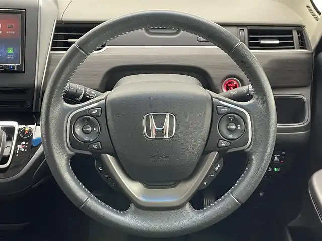 ホンダ フリード ハイブリット G ホンダセンシング 愛知県 2021(令3)年 5.5万km スーパープラチナグレーメタリック 社外８型ナビ　社外後席モニター　禁煙　黒ハーフレザー　ＨＤＭＩ　両側パワスラ　ＥＴＣ　シートヒーター　ホンダセンシング　衝突軽減　追従クルコン　フルセグＴＶ　カープレイ　ＤＶＤ　ＬＥＤオートライト