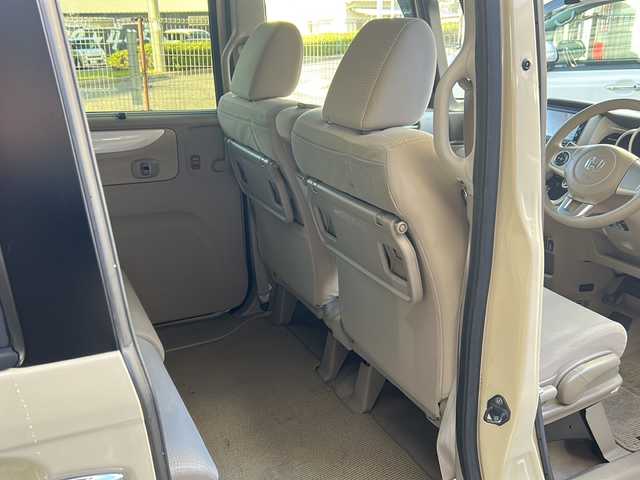 ホンダ Ｎ ＢＯＸ G SSパッケージ 広島県 2017(平29)年 5万km プレミアムアイボリーP 禁煙車/あんしんパッケージ/・シティブレーキアクティブシステム（低速域衝突軽減ブレーキ＋誤発進抑制機能）/・W+サイド＋サイドカーテンエアバック/純正ナビ（VXM-174VFi）/・フルセグ/CD/DVD/SD/BT/バックカメラ/ステアリングスイッチ/オートライト/HIDヘッドライト/フォグランプ/シートヒーター/オートリトラミラー/電動格納ウィンカーミラー/リアサンシェード/ドライブレコーダー（BM-FW601）/ETC/純正14インチアルミホイール