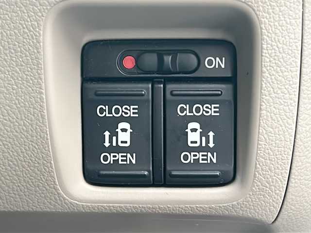 ホンダ Ｎ ＢＯＸ G SSパッケージ 広島県 2017(平29)年 5万km プレミアムアイボリーP 禁煙車/あんしんパッケージ/・シティブレーキアクティブシステム（低速域衝突軽減ブレーキ＋誤発進抑制機能）/・W+サイド＋サイドカーテンエアバック/純正ナビ（VXM-174VFi）/・フルセグ/CD/DVD/SD/BT/バックカメラ/ステアリングスイッチ/オートライト/HIDヘッドライト/フォグランプ/シートヒーター/オートリトラミラー/電動格納ウィンカーミラー/リアサンシェード/ドライブレコーダー（BM-FW601）/ETC/純正14インチアルミホイール