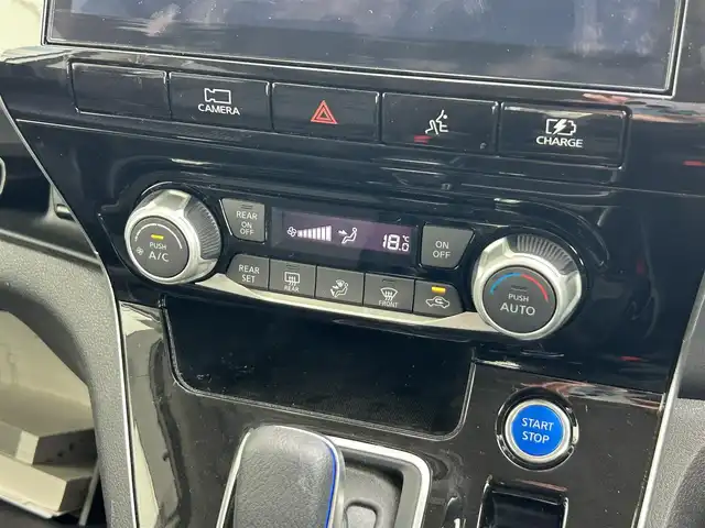 日産 セレナ e－パワー ハイウェイスター V 静岡県 2021(令3)年 3.8万km ブリリアントホワイトパール プロパイロット/純正10インチナビ/FM/AM/CD/DVD/Blue-ray/Bluetooth/フルセグTV/両側電動スライドドア/フリップダウンモニター/レーダークルーズコントロール/アラウンドビューモニター/ビルトインETC/オートライト/オートハイビーム/LEDヘッドライト/コーナーセンサー前後/カーテンエアバッグ/純正フロアマット/純正15AW