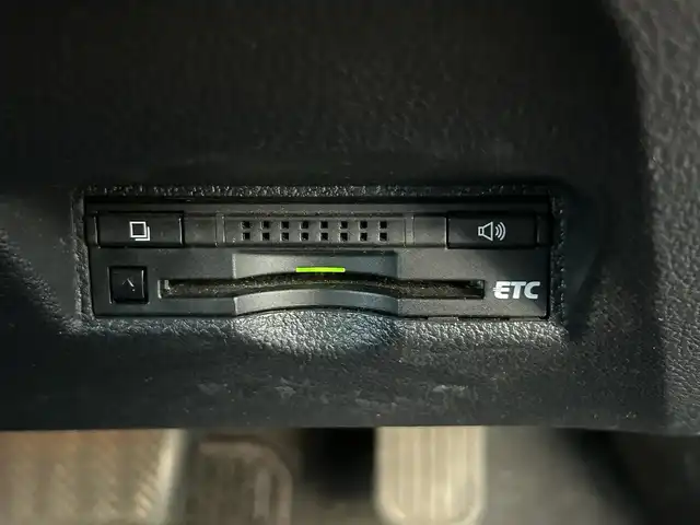 トヨタ プリウス A ツーリングセレクション 宮城県 2016(平28)年 10万km エモーショナルレッド セーフティセンスP/・プリクラッシュセーフティ/・レーダークルーズコントロール/・レーンディパーチャーアラート/・オートマチックハイビーム/ブラインドスポットモニター/インテリジェントクリアランスソナー/シンプルインテリジェントパーキングアシスト/ヘッドアップディスプレイ/純正ナビ（NSZN-W64T）/・CD/DVD/・Bluetooth/・フルセグTV/バックカメラ/ETC/ドライブレコーダー/合皮シート/シートヒーター/革巻きステアリング/ステアリングスイッチ/LEDヘッドランプ/フォグランプ/オートライト/スマートキー＆プッシュスタート/電動格納ミラー/純正17インチAW/純正フロアマット/純正ドアバイザー/トノカバー/W/サイド/カーテンエアバッグ