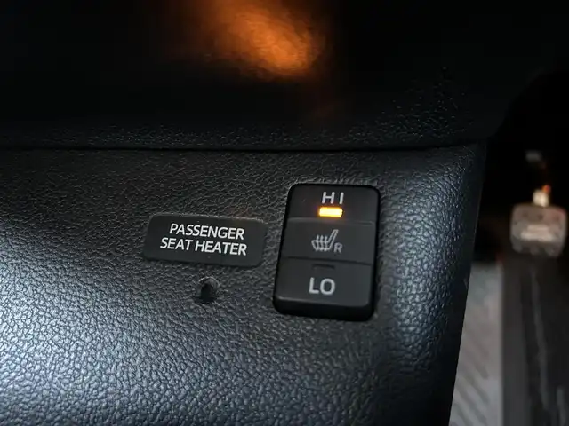 トヨタ プリウス A ツーリングセレクション 宮城県 2016(平28)年 10万km エモーショナルレッド セーフティセンスP/・プリクラッシュセーフティ/・レーダークルーズコントロール/・レーンディパーチャーアラート/・オートマチックハイビーム/ブラインドスポットモニター/インテリジェントクリアランスソナー/シンプルインテリジェントパーキングアシスト/ヘッドアップディスプレイ/純正ナビ（NSZN-W64T）/・CD/DVD/・Bluetooth/・フルセグTV/バックカメラ/ETC/ドライブレコーダー/合皮シート/シートヒーター/革巻きステアリング/ステアリングスイッチ/LEDヘッドランプ/フォグランプ/オートライト/スマートキー＆プッシュスタート/電動格納ミラー/純正17インチAW/純正フロアマット/純正ドアバイザー/トノカバー/W/サイド/カーテンエアバッグ