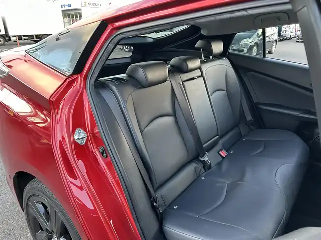 トヨタ プリウス A ツーリングセレクション 宮城県 2016(平28)年 10万km エモーショナルレッド セーフティセンスP/・プリクラッシュセーフティ/・レーダークルーズコントロール/・レーンディパーチャーアラート/・オートマチックハイビーム/ブラインドスポットモニター/インテリジェントクリアランスソナー/シンプルインテリジェントパーキングアシスト/ヘッドアップディスプレイ/純正ナビ（NSZN-W64T）/・CD/DVD/・Bluetooth/・フルセグTV/バックカメラ/ETC/ドライブレコーダー/合皮シート/シートヒーター/革巻きステアリング/ステアリングスイッチ/LEDヘッドランプ/フォグランプ/オートライト/スマートキー＆プッシュスタート/電動格納ミラー/純正17インチAW/純正フロアマット/純正ドアバイザー/トノカバー/W/サイド/カーテンエアバッグ