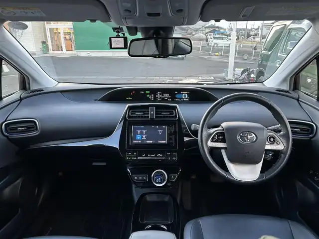 トヨタ プリウス A ツーリングセレクション 宮城県 2016(平28)年 10万km エモーショナルレッド セーフティセンスP/・プリクラッシュセーフティ/・レーダークルーズコントロール/・レーンディパーチャーアラート/・オートマチックハイビーム/ブラインドスポットモニター/インテリジェントクリアランスソナー/シンプルインテリジェントパーキングアシスト/ヘッドアップディスプレイ/純正ナビ（NSZN-W64T）/・CD/DVD/・Bluetooth/・フルセグTV/バックカメラ/ETC/ドライブレコーダー/合皮シート/シートヒーター/革巻きステアリング/ステアリングスイッチ/LEDヘッドランプ/フォグランプ/オートライト/スマートキー＆プッシュスタート/電動格納ミラー/純正17インチAW/純正フロアマット/純正ドアバイザー/トノカバー/W/サイド/カーテンエアバッグ