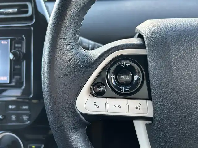 トヨタ プリウス A ツーリングセレクション 宮城県 2016(平28)年 10万km エモーショナルレッド セーフティセンスP/・プリクラッシュセーフティ/・レーダークルーズコントロール/・レーンディパーチャーアラート/・オートマチックハイビーム/ブラインドスポットモニター/インテリジェントクリアランスソナー/シンプルインテリジェントパーキングアシスト/ヘッドアップディスプレイ/純正ナビ（NSZN-W64T）/・CD/DVD/・Bluetooth/・フルセグTV/バックカメラ/ETC/ドライブレコーダー/合皮シート/シートヒーター/革巻きステアリング/ステアリングスイッチ/LEDヘッドランプ/フォグランプ/オートライト/スマートキー＆プッシュスタート/電動格納ミラー/純正17インチAW/純正フロアマット/純正ドアバイザー/トノカバー/W/サイド/カーテンエアバッグ