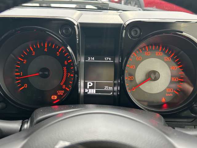 スズキ ジムニー ノマド FC 岐阜県 2025(令7)年 0.1千km アークティックホワイトパール 登録時走行距離２５ｋｍ/レーダークルーズコントロール/ダウンアシスト/シートヒーター/コーナーセンサー/オートライト/レーンキープアシスト/純正アルミホイール/衝突軽減システム/ミラーヒーター/電動格納ミラー/４ＷＤ/プッシュボタン/横滑り防止装置