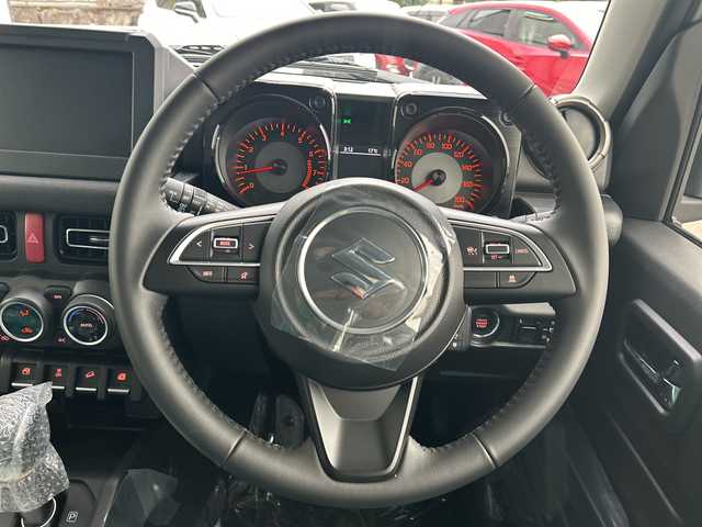 スズキ ジムニー ノマド FC 岐阜県 2025(令7)年 0.1千km アークティックホワイトパール 登録時走行距離２５ｋｍ/レーダークルーズコントロール/ダウンアシスト/シートヒーター/コーナーセンサー/オートライト/レーンキープアシスト/純正アルミホイール/衝突軽減システム/ミラーヒーター/電動格納ミラー/４ＷＤ/プッシュボタン/横滑り防止装置