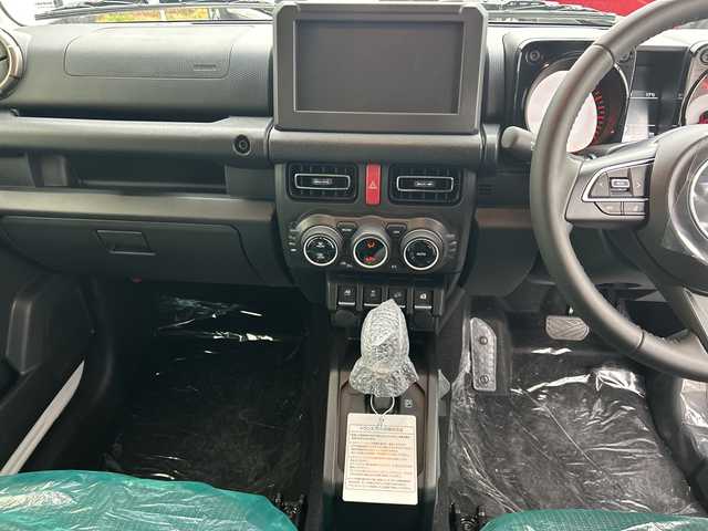 スズキ ジムニー ノマド FC 岐阜県 2025(令7)年 0.1千km アークティックホワイトパール 登録時走行距離２５ｋｍ/レーダークルーズコントロール/ダウンアシスト/シートヒーター/コーナーセンサー/オートライト/レーンキープアシスト/純正アルミホイール/衝突軽減システム/ミラーヒーター/電動格納ミラー/４ＷＤ/プッシュボタン/横滑り防止装置