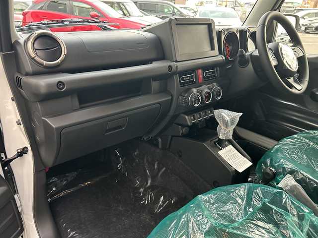 スズキ ジムニー ノマド FC 岐阜県 2025(令7)年 0.1千km アークティックホワイトパール 登録時走行距離２５ｋｍ/レーダークルーズコントロール/ダウンアシスト/シートヒーター/コーナーセンサー/オートライト/レーンキープアシスト/純正アルミホイール/衝突軽減システム/ミラーヒーター/電動格納ミラー/４ＷＤ/プッシュボタン/横滑り防止装置